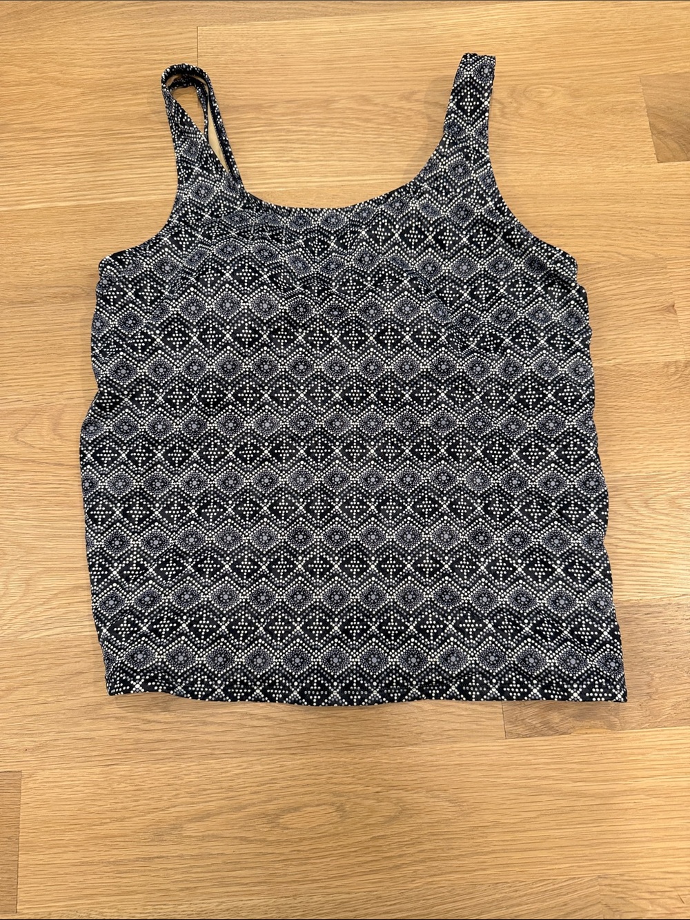L.L. Bean Black and White Patterned Swim Tank size 16